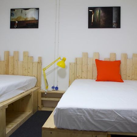 Banat 4 Hostel Букурещ Екстериор снимка