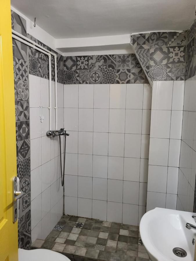 Banat 4 Hostel Букурещ Екстериор снимка