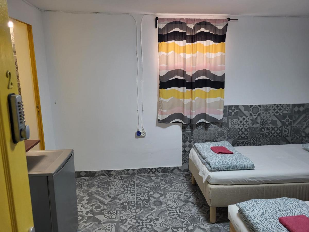 Banat 4 Hostel Букурещ Екстериор снимка
