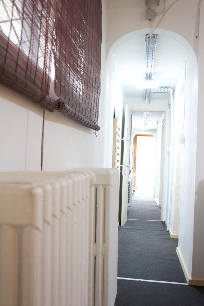 Banat 4 Hostel Букурещ Екстериор снимка
