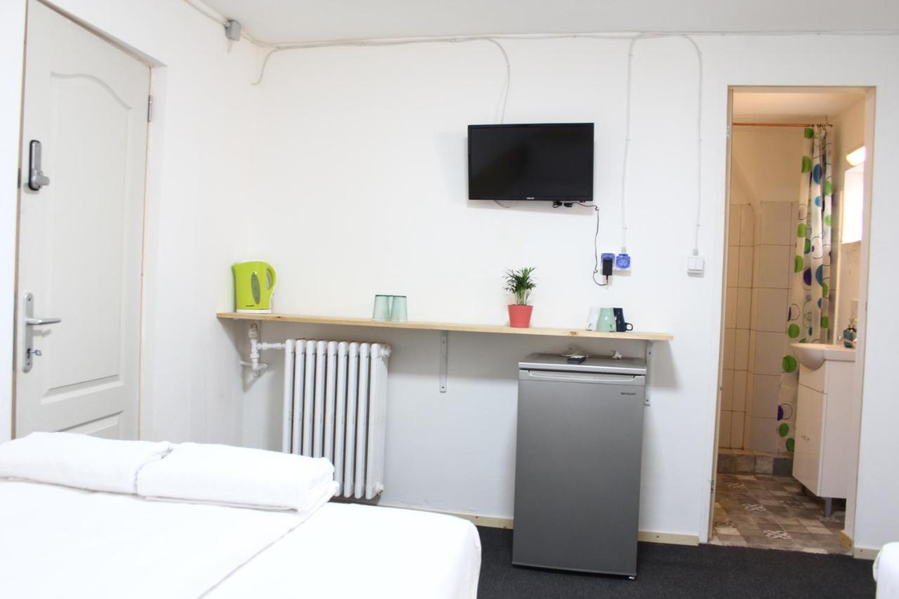 Banat 4 Hostel Букурещ Екстериор снимка
