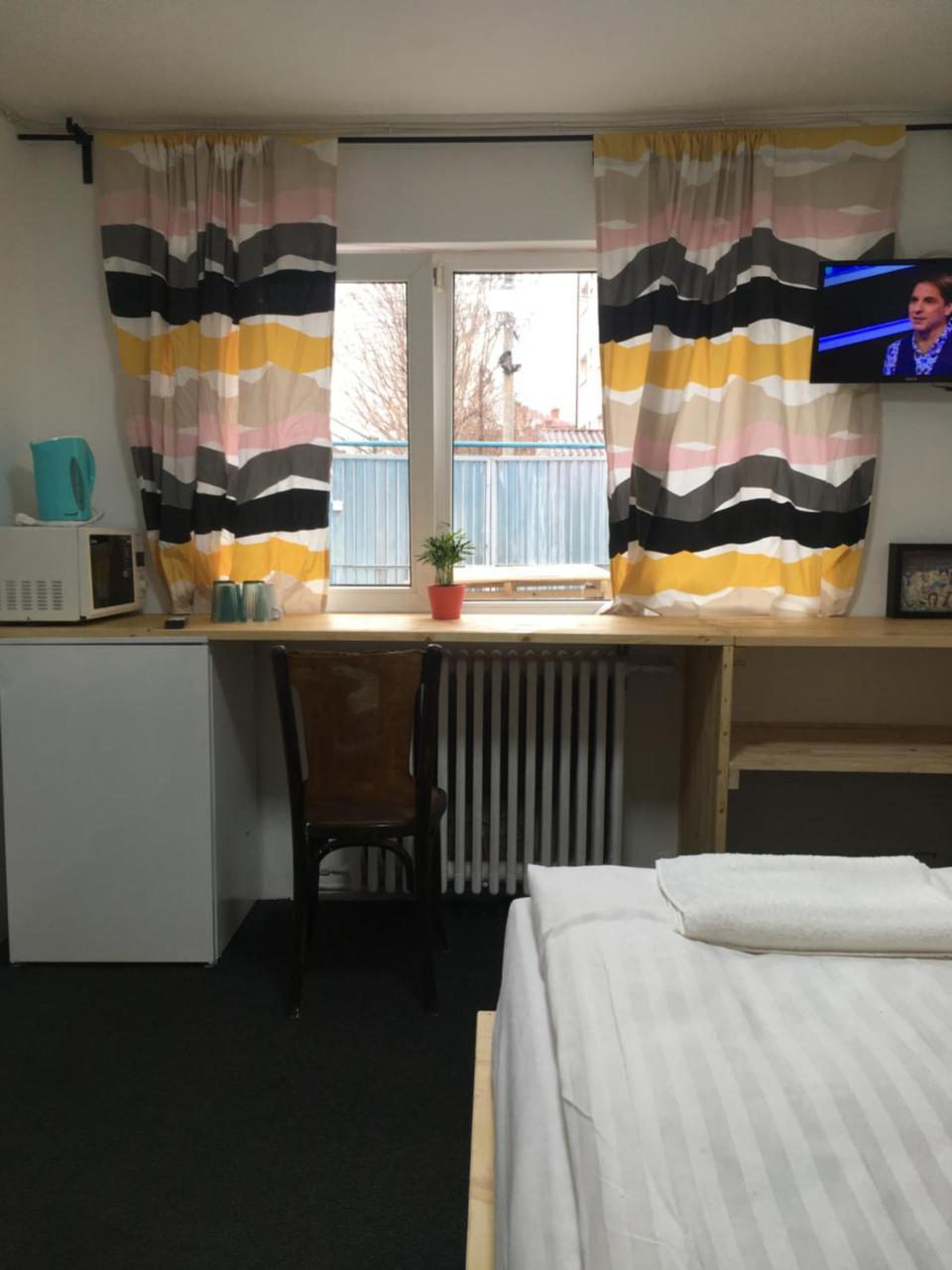 Banat 4 Hostel Букурещ Екстериор снимка